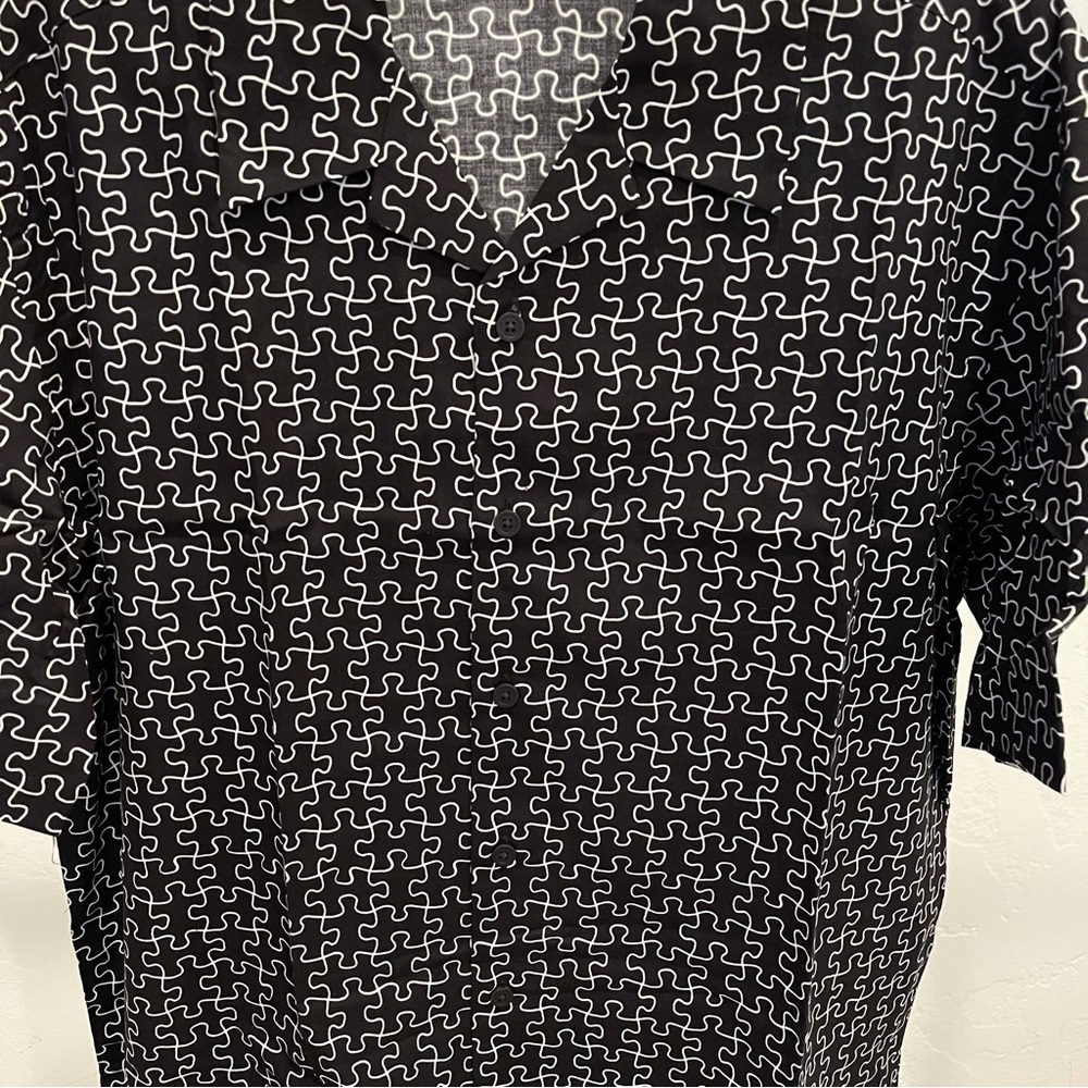 Perry Ellis black puzzle print short sleeve button down shirt - size large
